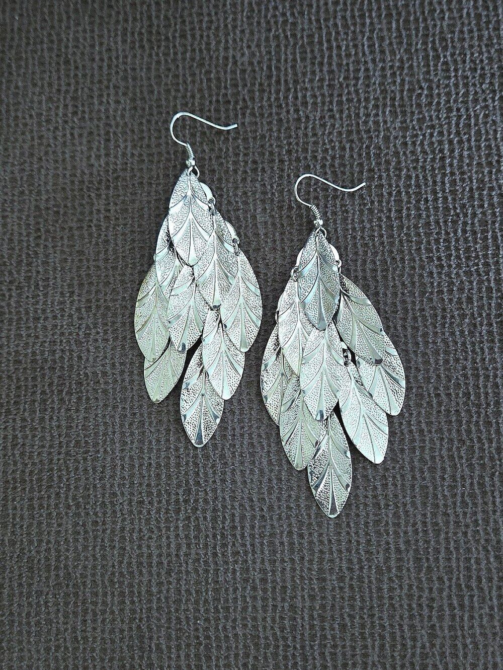 Textured Silver🤍 Dangling Leaves🍃 Earrings - NWOT